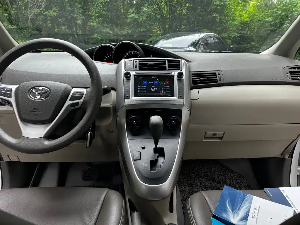 Toyota Verso 2016 — фото 10
