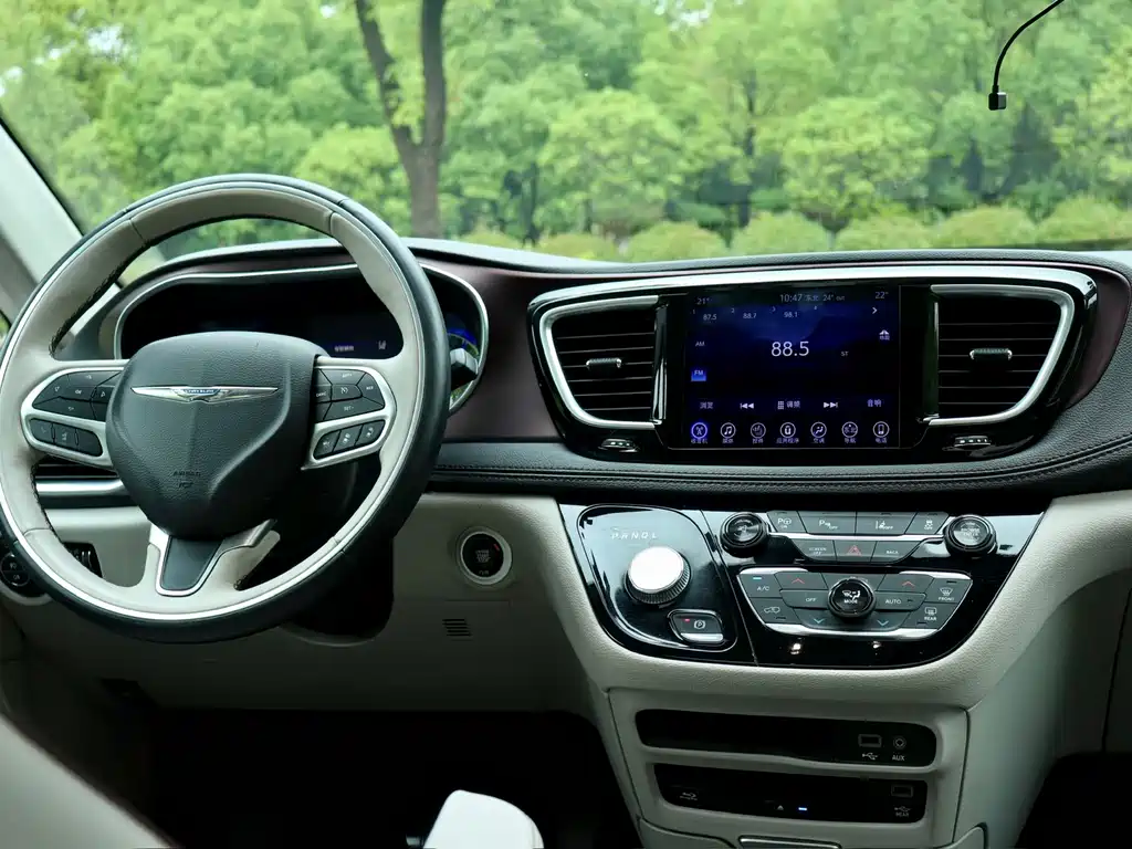 Chrysler Grand Voyager 2017 — фото 15