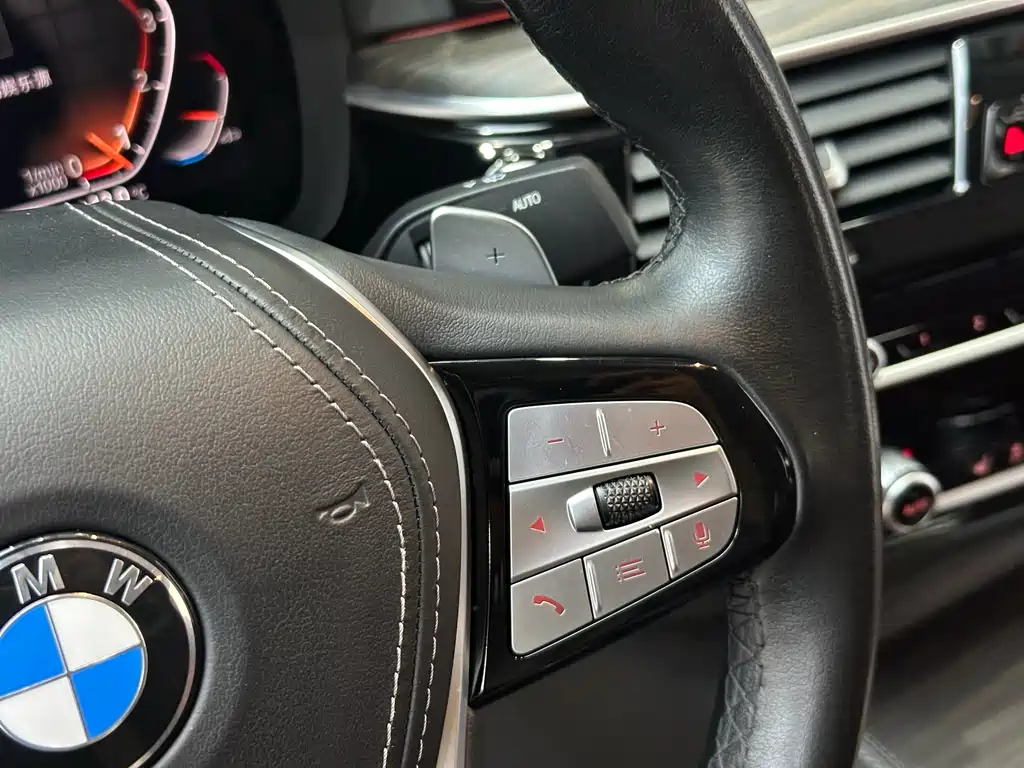 BMW 5 Series 2021 — фото 14