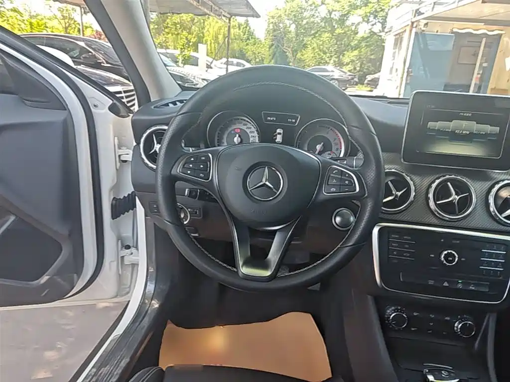 Mercedes-Benz GLA 2017 — фото 11