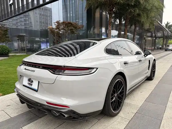 Porsche Panamera 2023