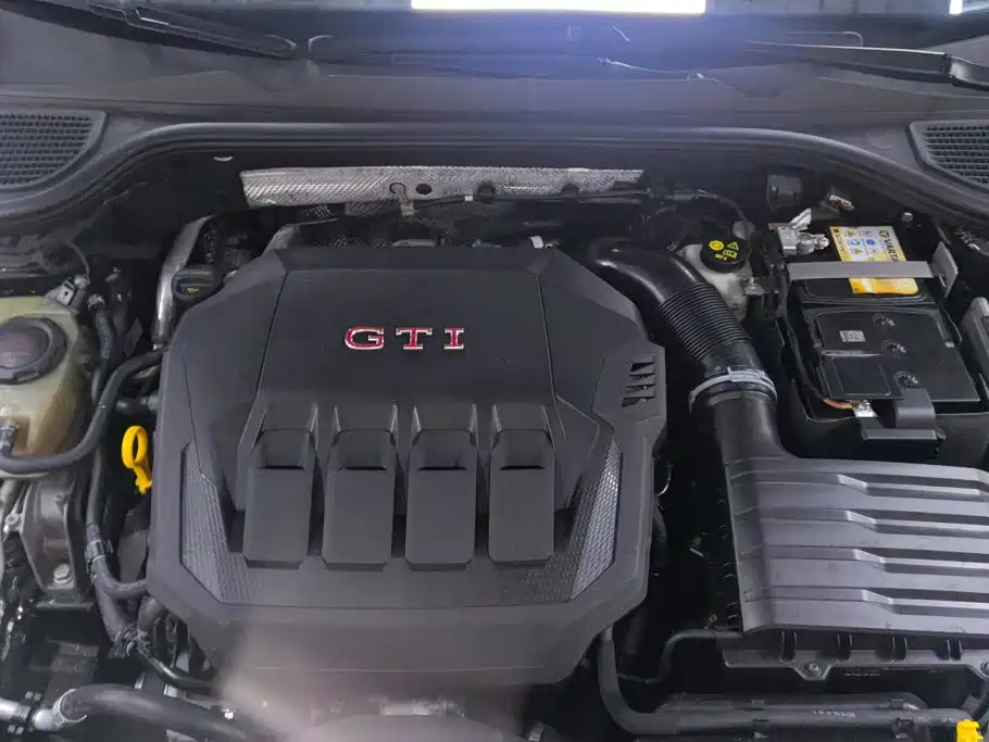 Volkswagen Golf GTI 2023 — фото 10