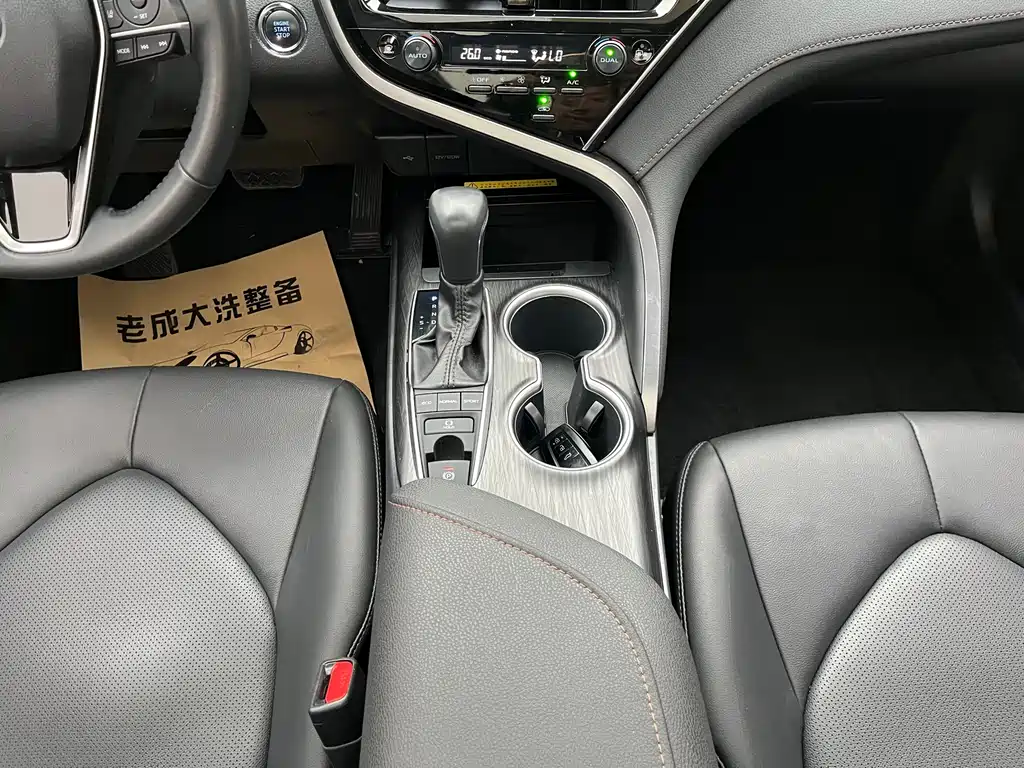 Toyota Camry 2023 — фото 13