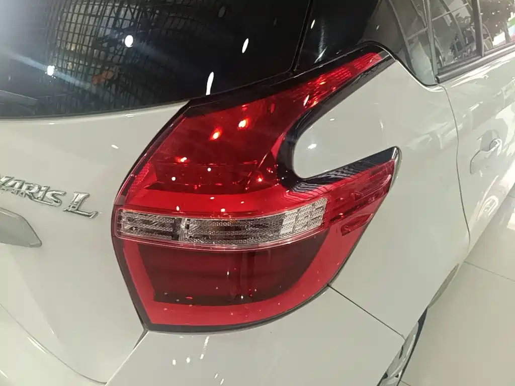 Toyota Yaris L 2019 — фото 8