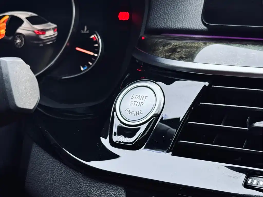 BMW 5 Series 2018 — фото 22