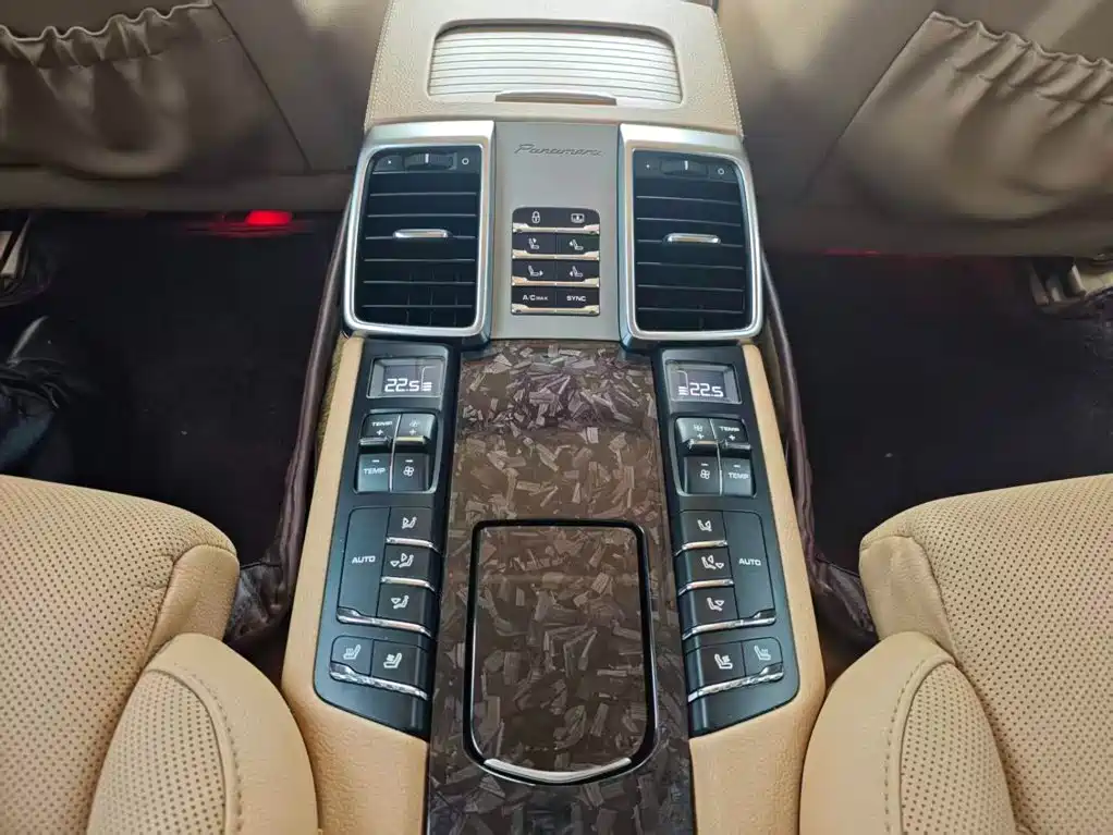 Porsche Panamera 2015 — фото 26