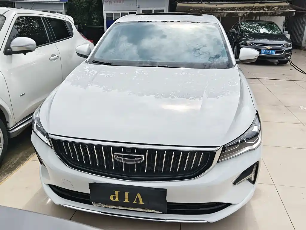 Geely Emgrand 2022