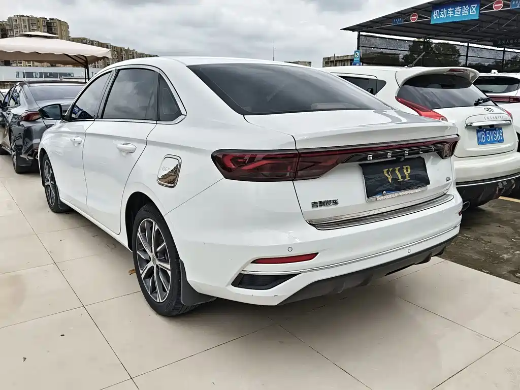 Geely Emgrand 2022 — фото 16