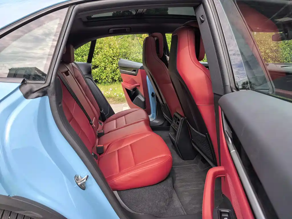 Porsche Macan EV 2025 — фото 11