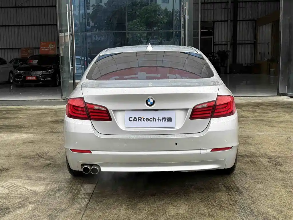 BMW 5 Series 2011 — фото 14