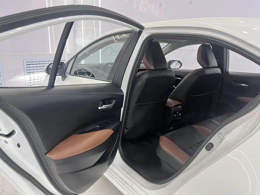 Toyota Corolla 2023 — фото 13