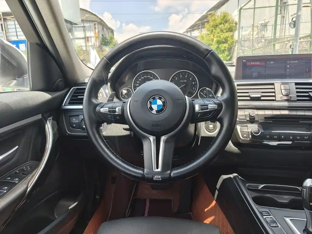 BMW 3 Series 2019 — фото 9