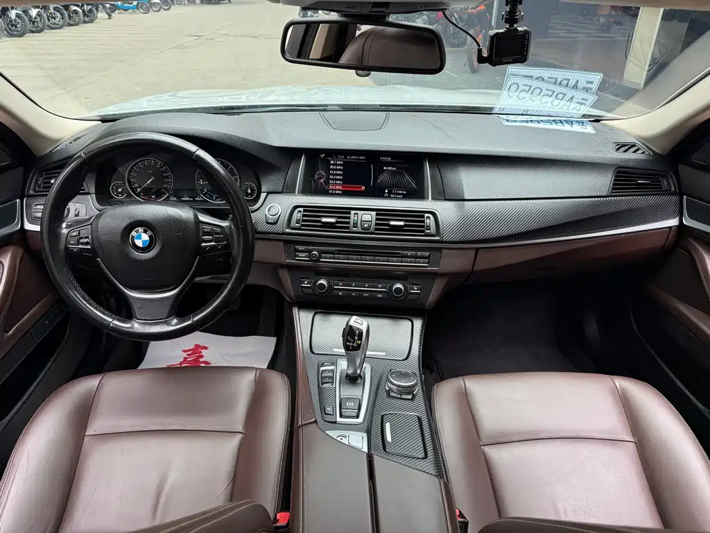 BMW 5 Series 2016 — фото 12