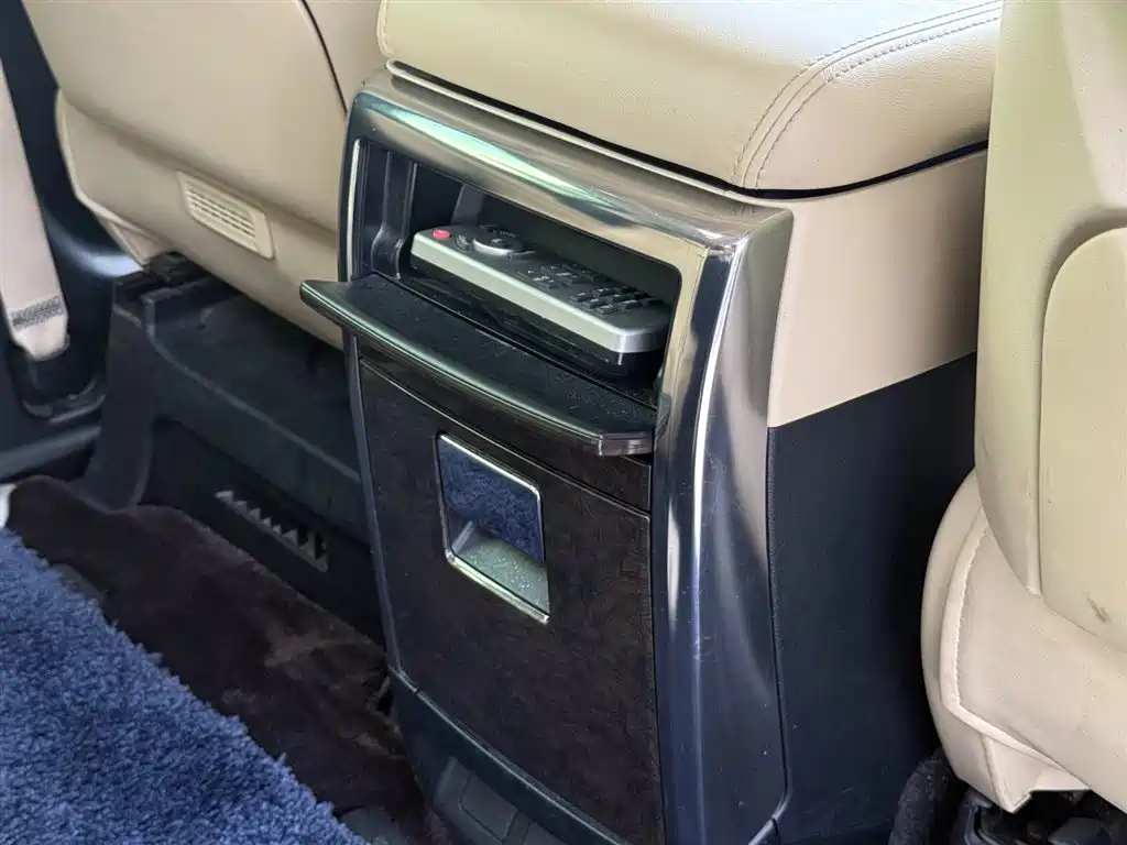 Toyota Alphard 2020 — фото 40