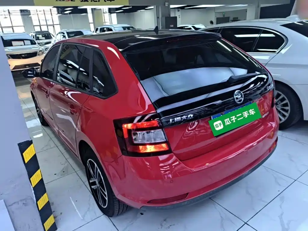 Skoda Rapid Spaceback 2014 — фото 5