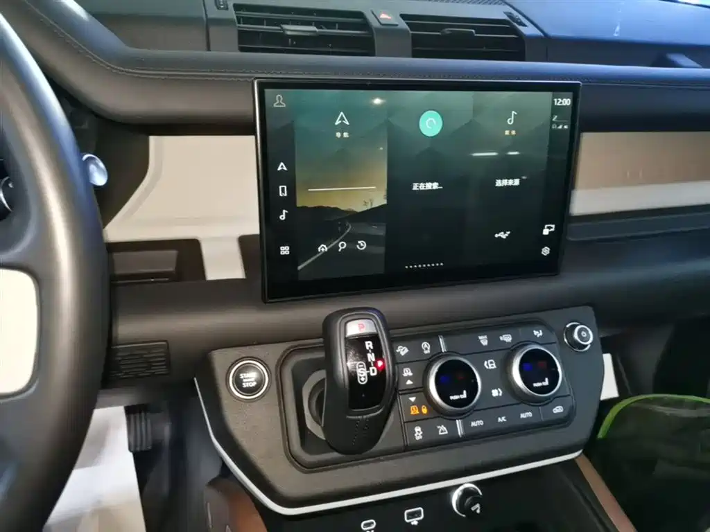 Land Rover Defender 2023 — фото 13