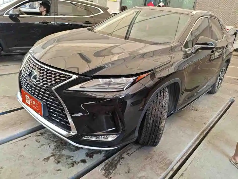 Lexus RX 2022 — фото 1