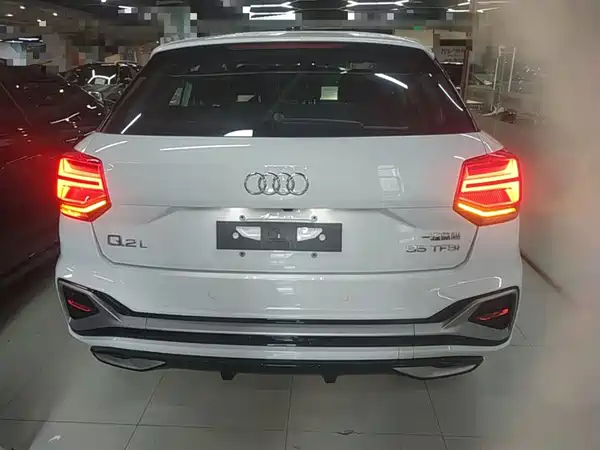Audi Q2L 2023