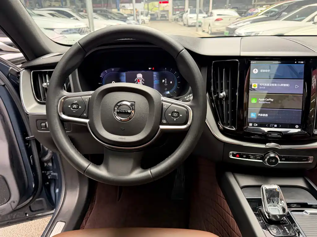 Volvo XC60 2022 — фото 17