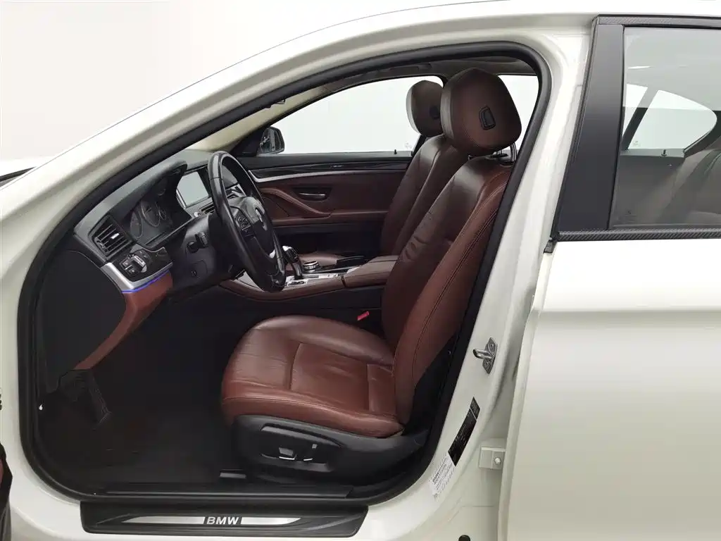 BMW 5 Series 2014 — фото 10