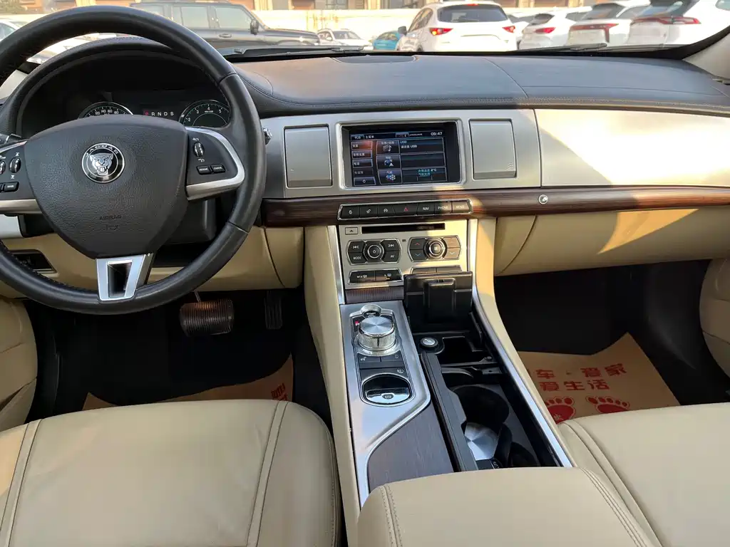 Jaguar XF 2014 — фото 13