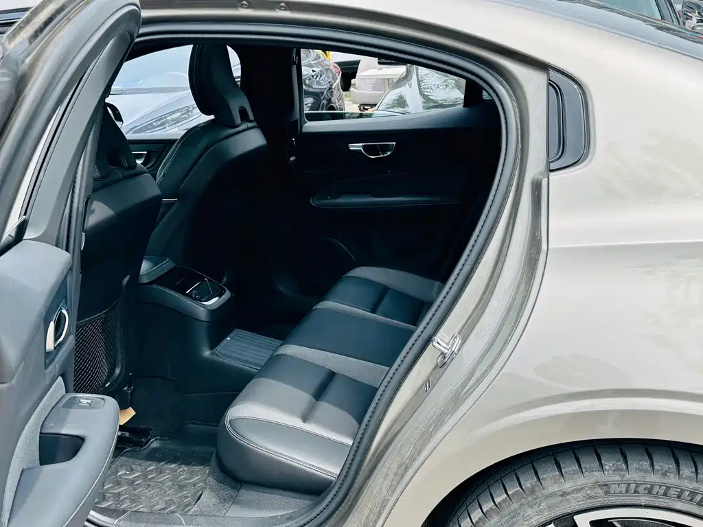Volvo XC60 PHEV 2021 — фото 9