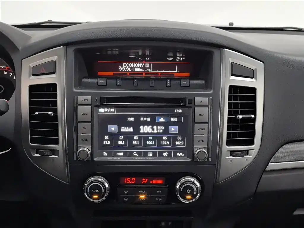 Mitsubishi Pajero 2015 — фото 12