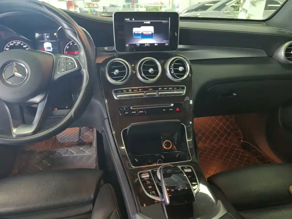 Mercedes-Benz GLC 2018 — фото 13