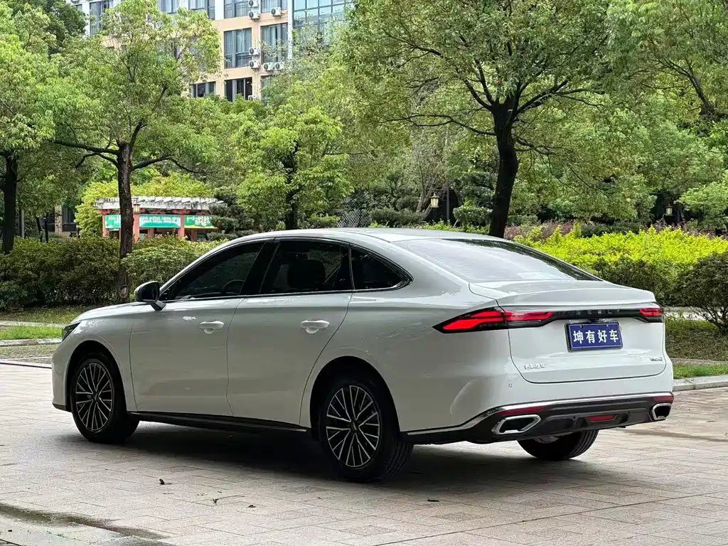 Geely Emgrand 2025