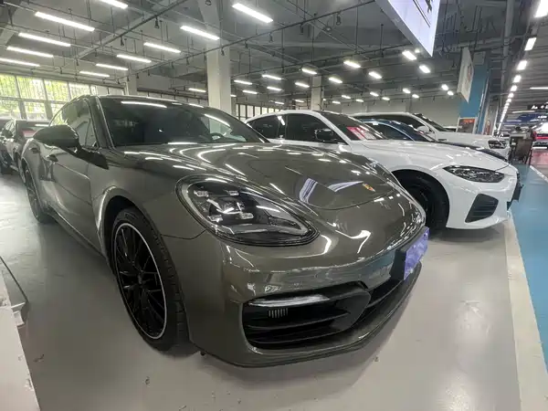 Porsche Panamera 2023