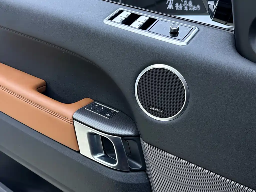 Land Rover Range Rover Sport 2016 — фото 12