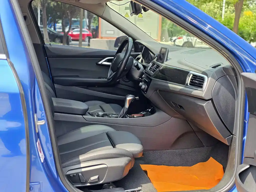 BMW 1 Series 2017 — фото 16