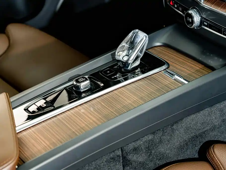 Volvo XC60 2023 — фото 18