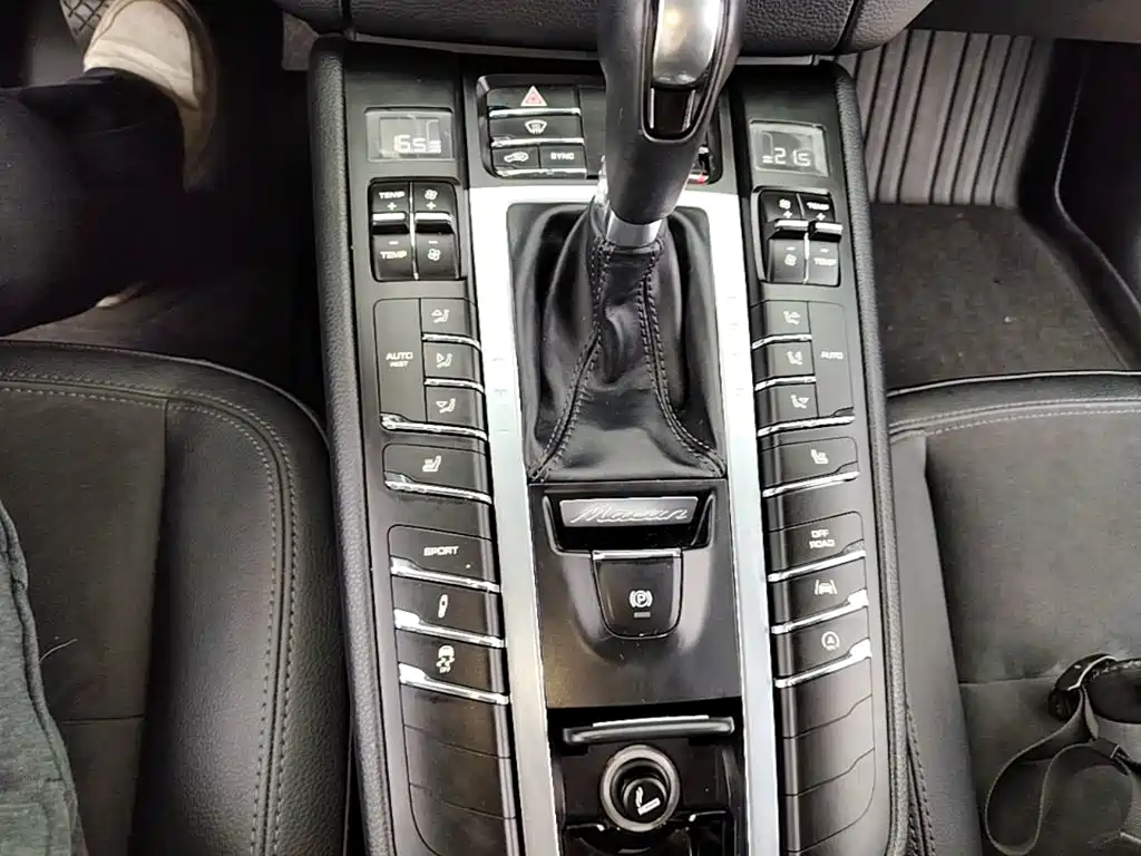 Porsche Macan 2017 — фото 14