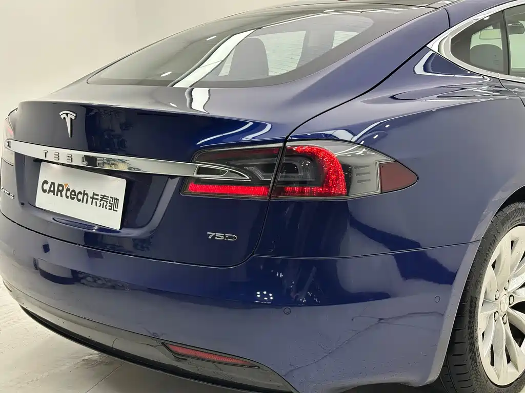 Tesla Model S 2017 — фото 19