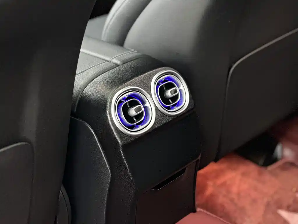 Mercedes-Benz C-Class 2023 — фото 15
