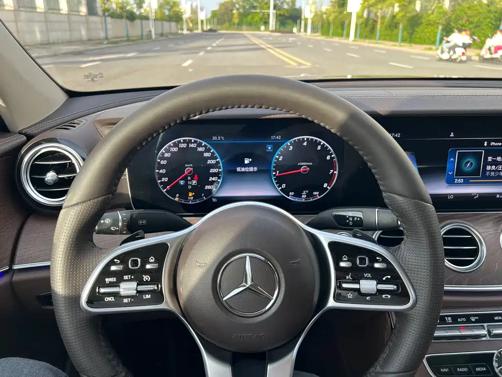 Mercedes-Benz E-Class 2020 — фото 15