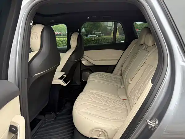 NIO ES6 2025