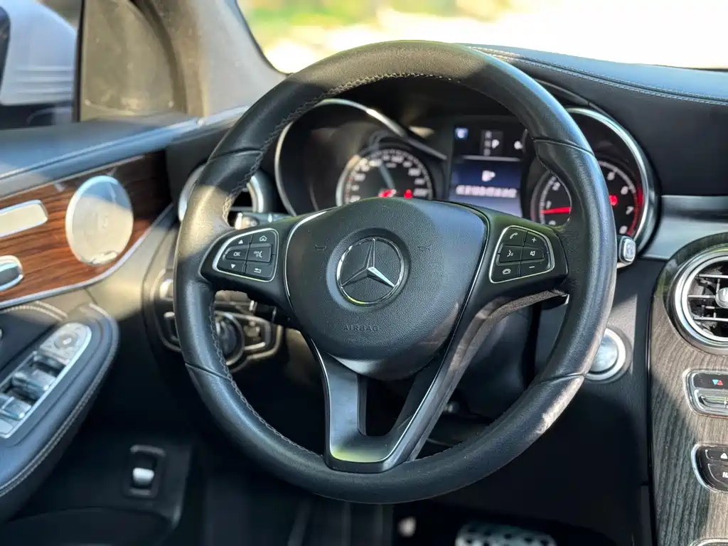 Mercedes-Benz GLC 2018 — фото 13