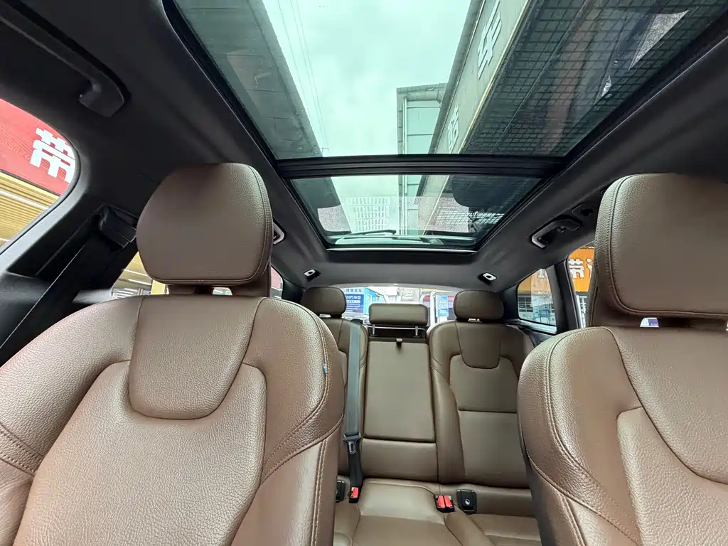 Volvo XC60 2022 — фото 25