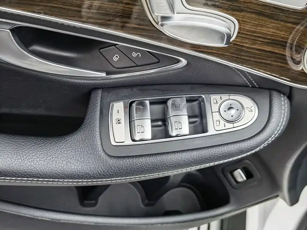 Mercedes-Benz GLC 2018 — фото 9