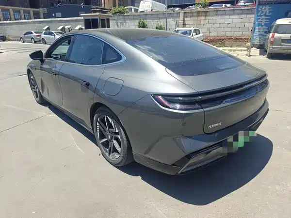 Geely Galaxy E8 2024