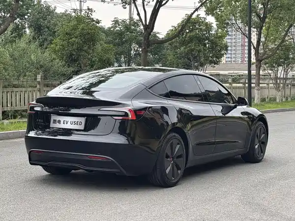Tesla Model 3 2025