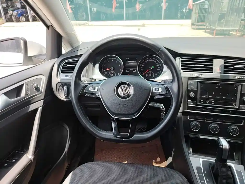 Volkswagen Golf 2018 — фото 11