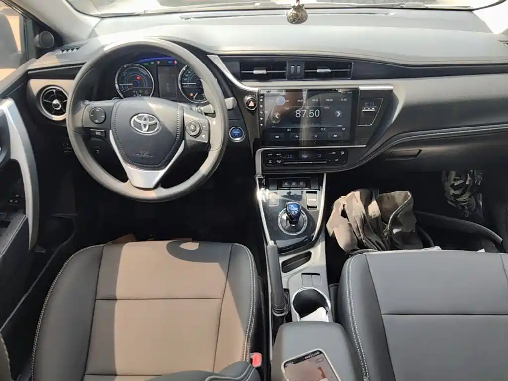 Toyota Corolla 2018 — фото 10