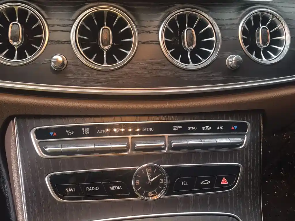 Mercedes-Benz E-Class 2020 — фото 16