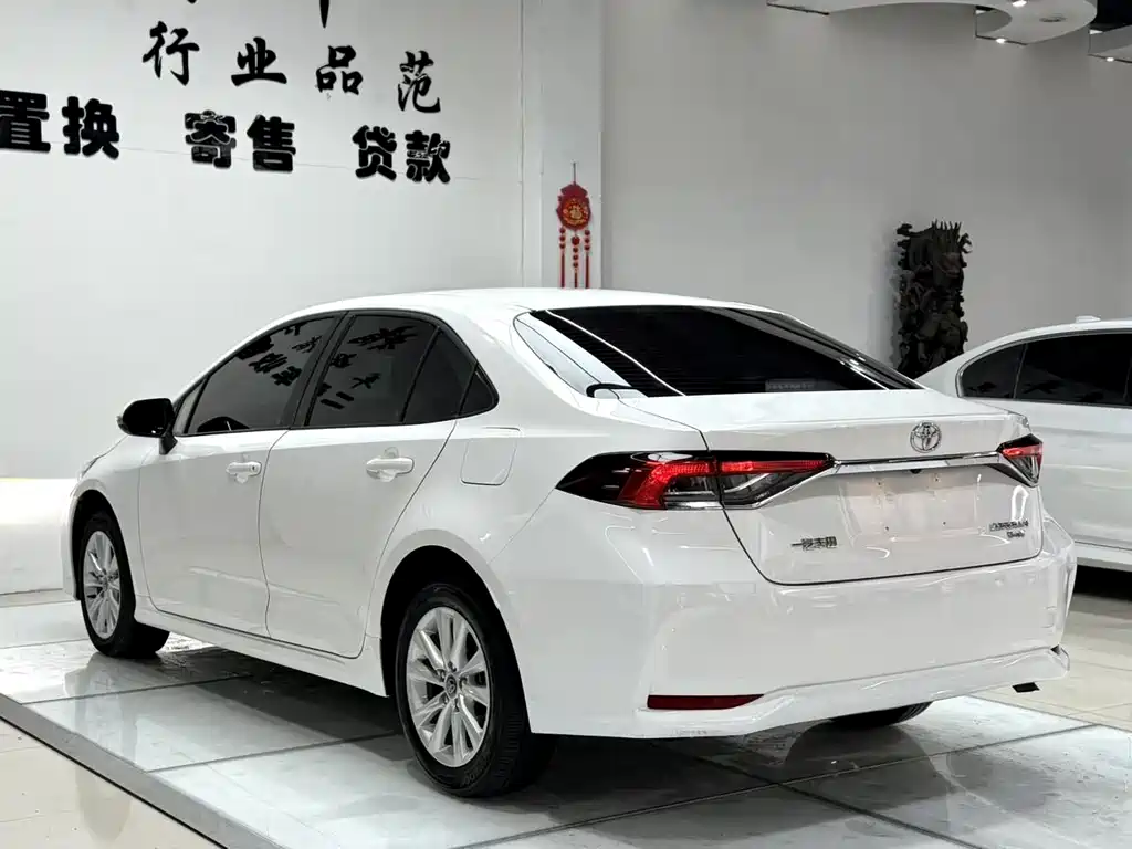 Toyota Corolla 2023 — фото 5