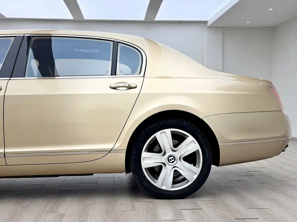 Bentley Flying Spur 2012 — фото 12