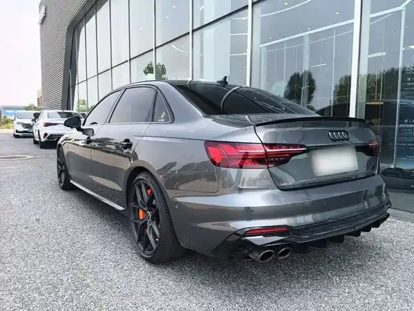 Audi A4L 2021