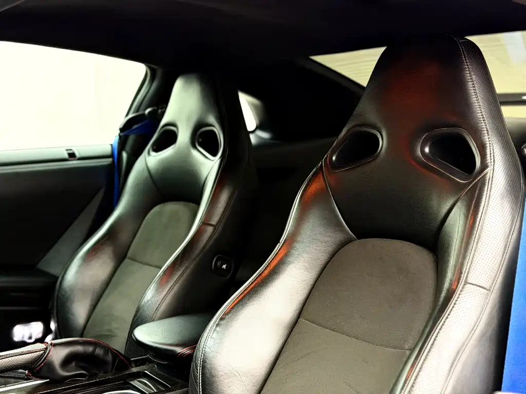 Nissan GT-R 2010 — фото 16